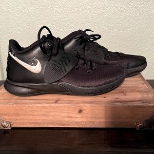 Nike Kyrie Flytrap III BNIB